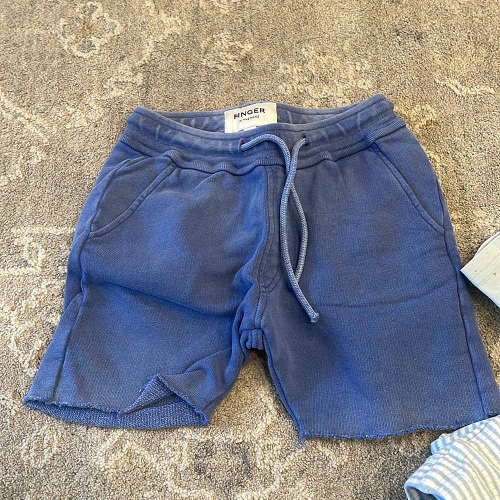 Finger in the nose sz 2/3 shorts